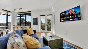 featured image of Bowen St