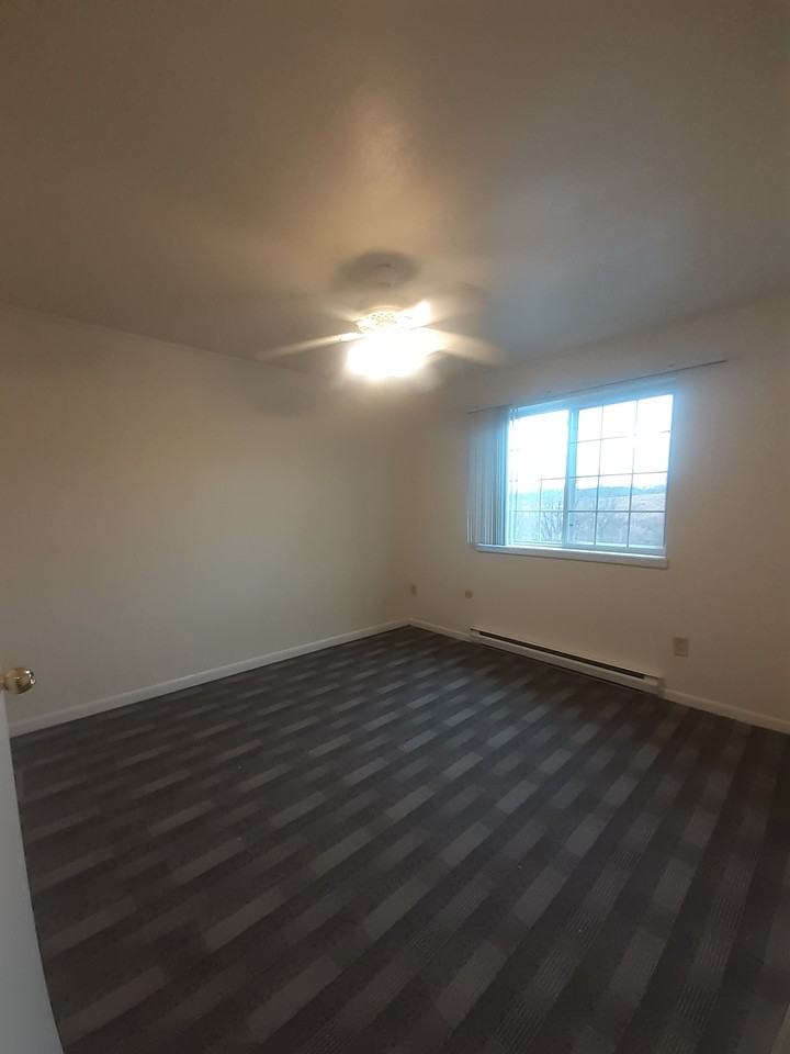 222 Summerhill Dr - Photo 2 of 2