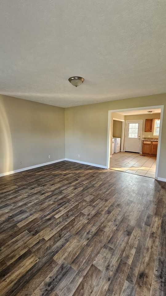 117 Dixie Ct - Photo 3 of 13