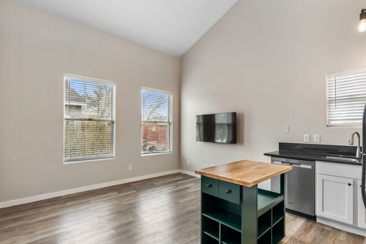 1205 W Roosevelt St #1237 - Photo 6 of 25