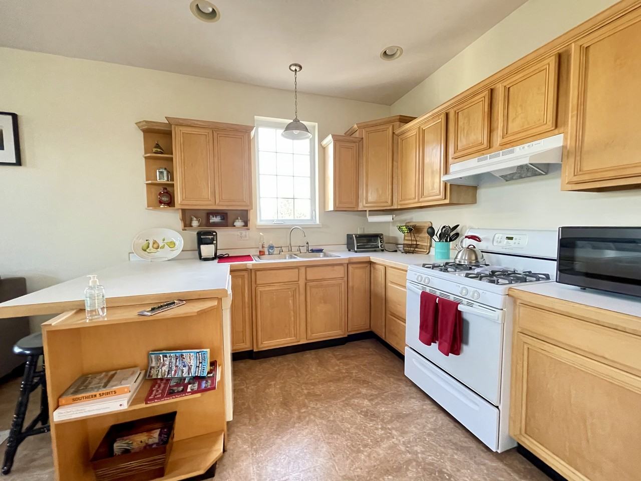 222 Summerhill Dr - Photo 3 of 5