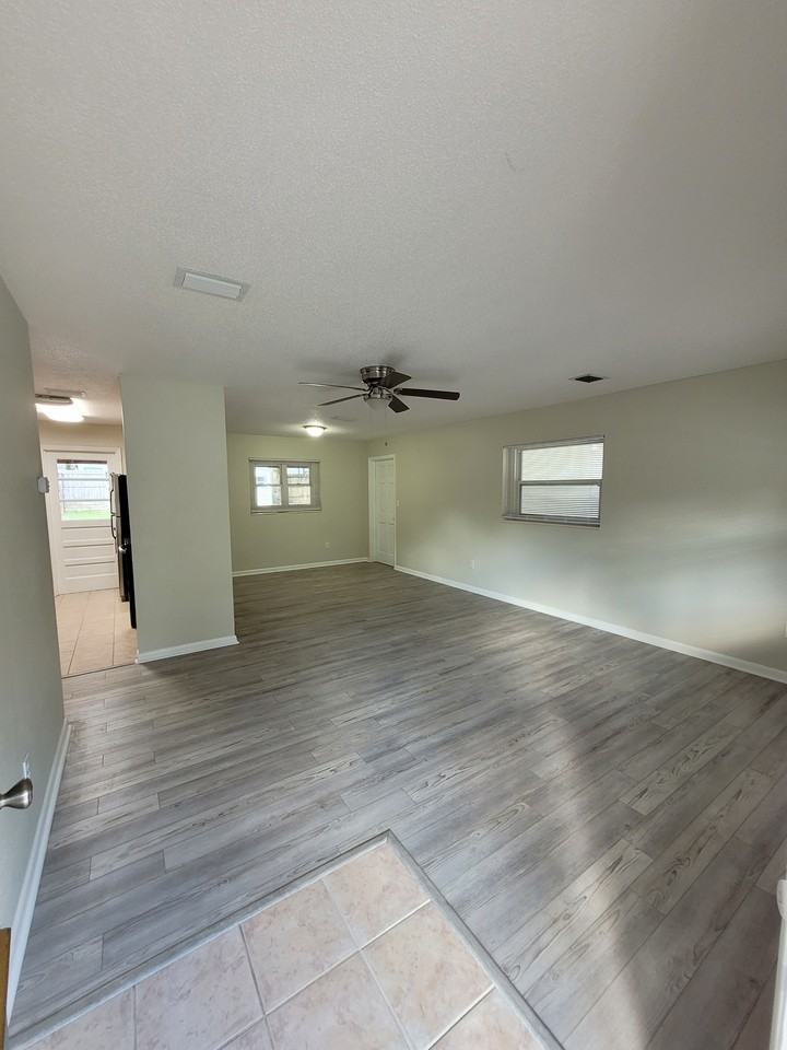 1151 Nw Ashley St - Photo 2 of 9