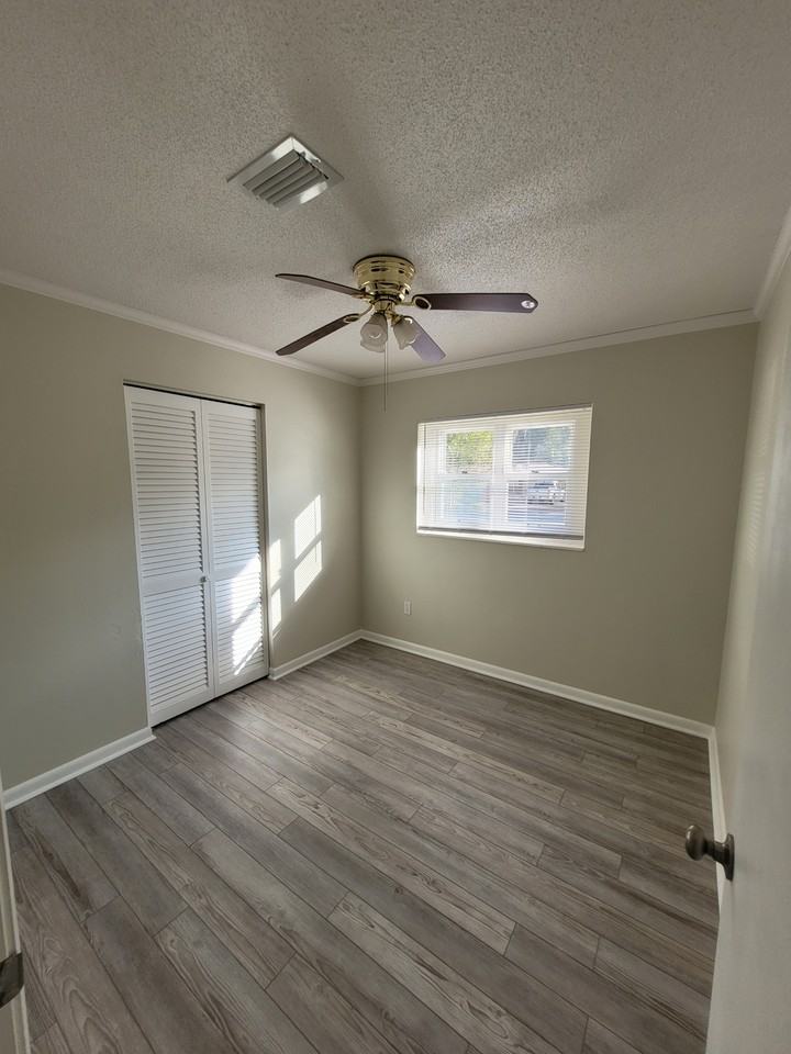 1151 Nw Ashley St - Photo 6 of 9