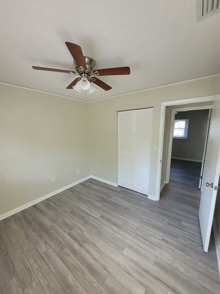 1151 Nw Ashley St - Photo 7 of 9