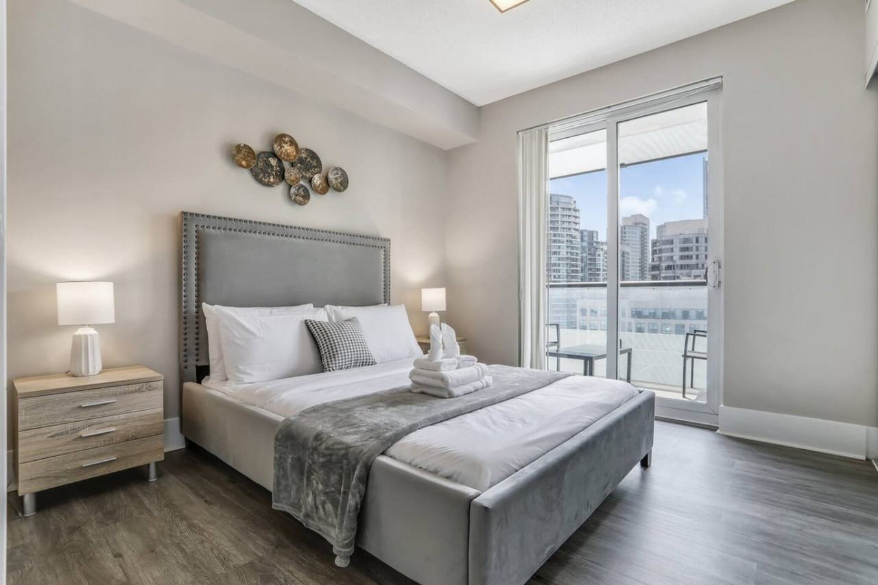 300 Front Street West - Photo 3 of 78