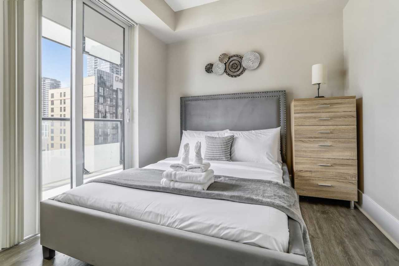 300 Front Street West - Photo 4 of 78