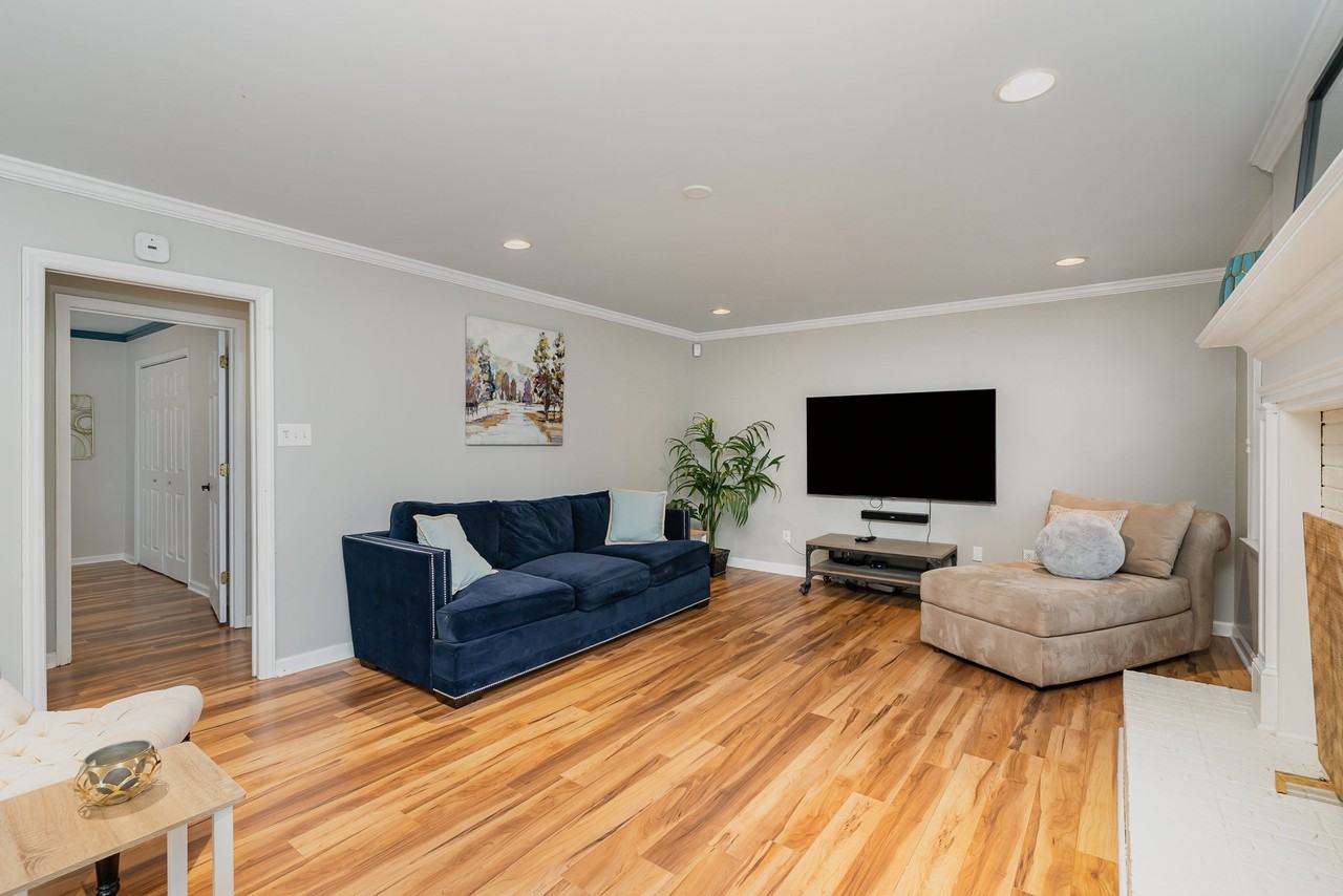 21534 Lake Point Ln - Photo 4 of 26