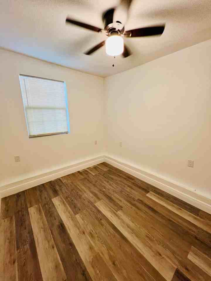 1630 Harbor Dr - Photo 4 of 7