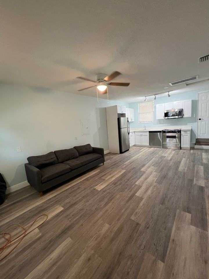 1630 Harbor Dr - Photo 5 of 7