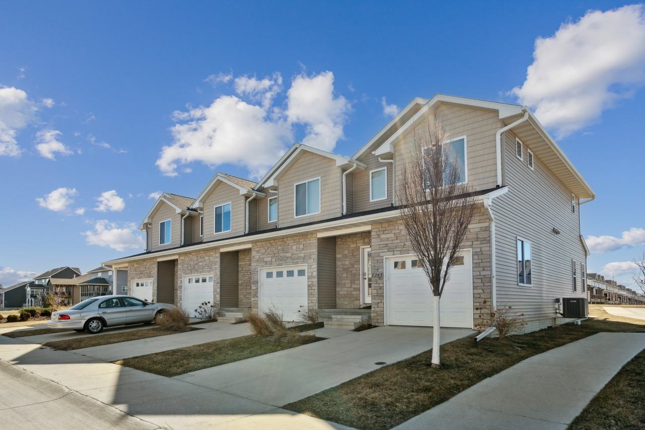 1275 Exchange St - Photo 3 of 25