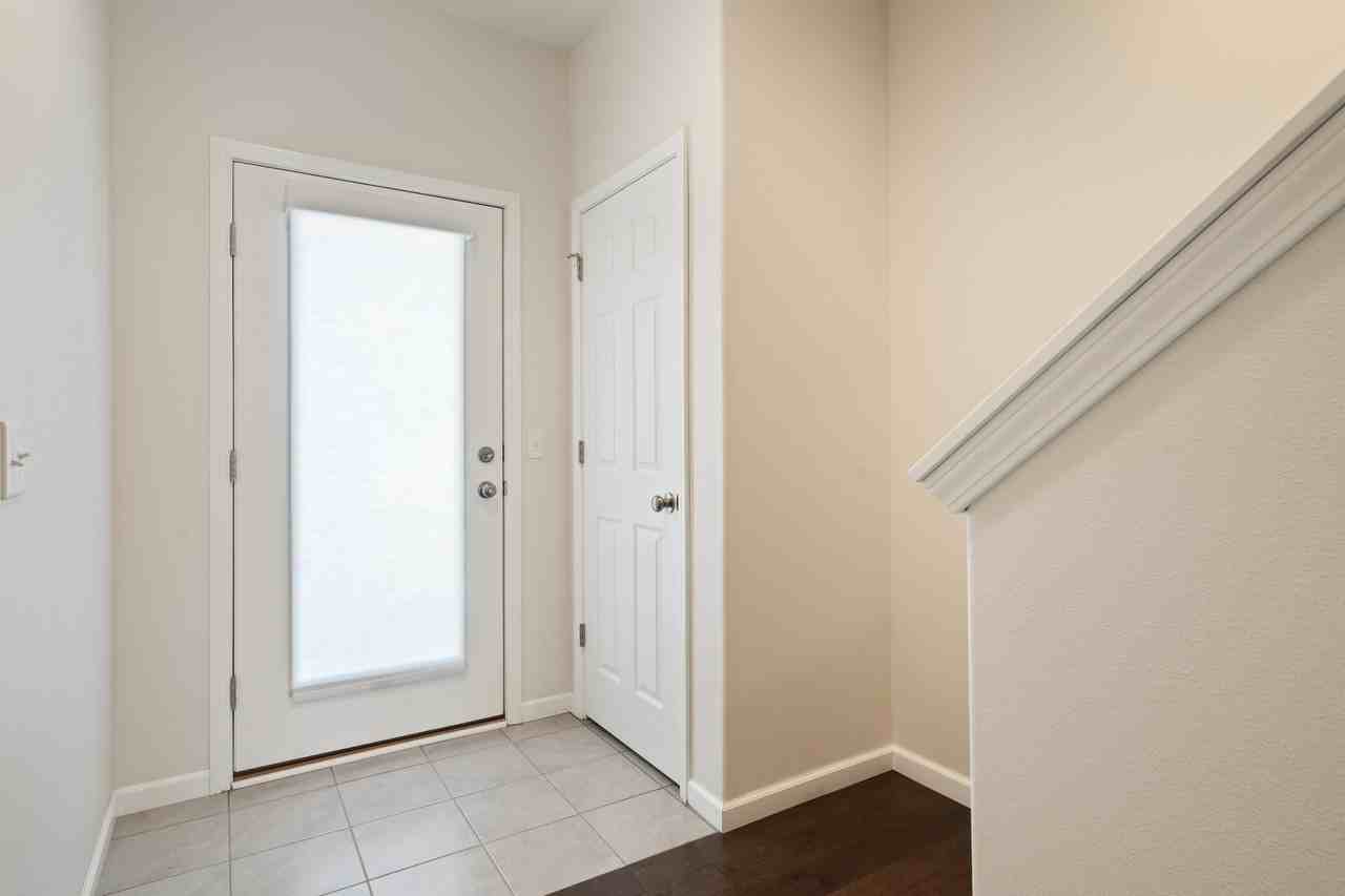 1275 Exchange St - Photo 4 of 25