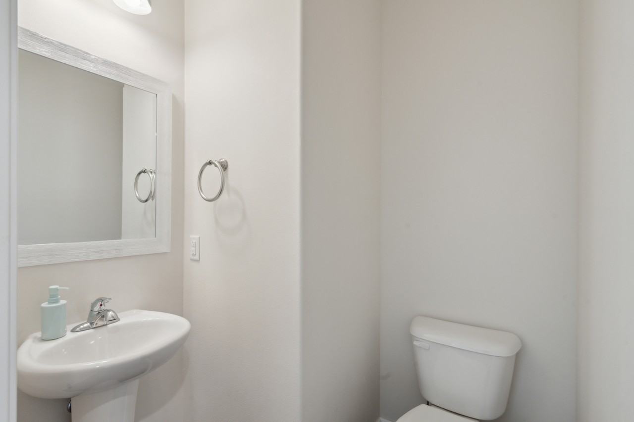 1275 Exchange St - Photo 6 of 25