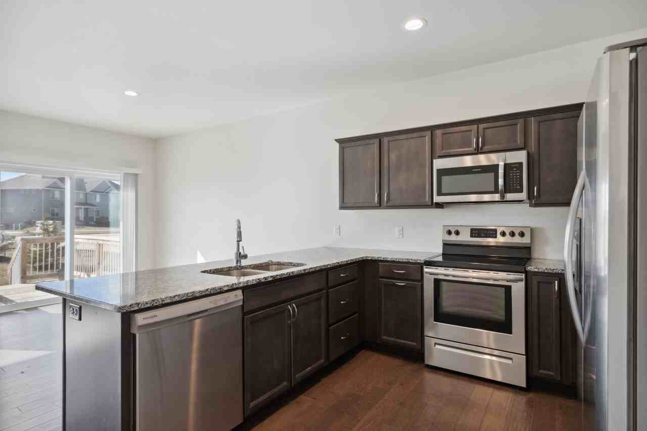 1275 Exchange St - Photo 7 of 25