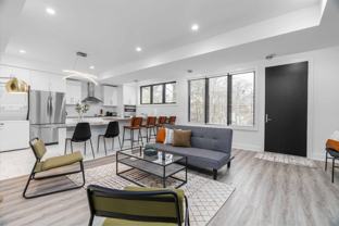 585 Queens Ave - Photo 1 of 1