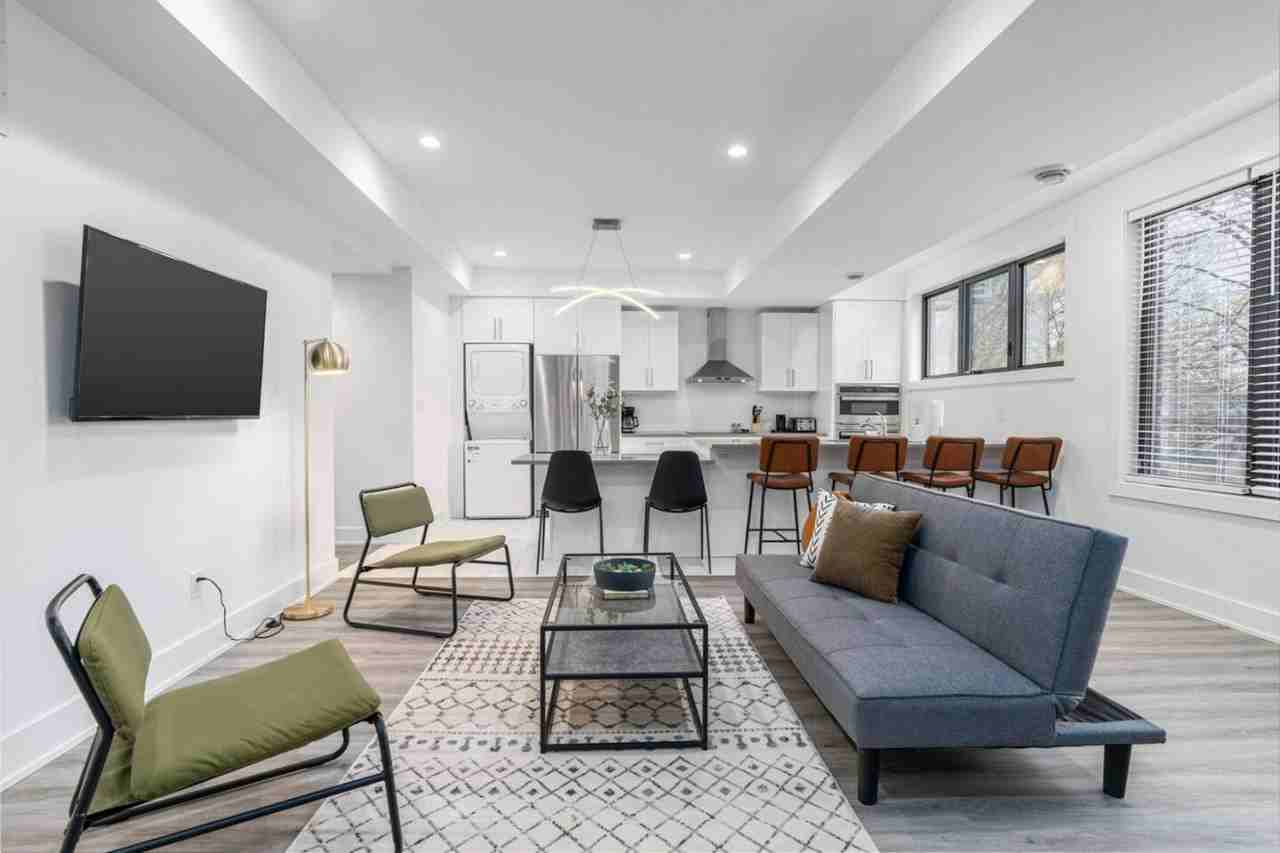 585 Queens Ave #1388886P - Photo 4 of 40