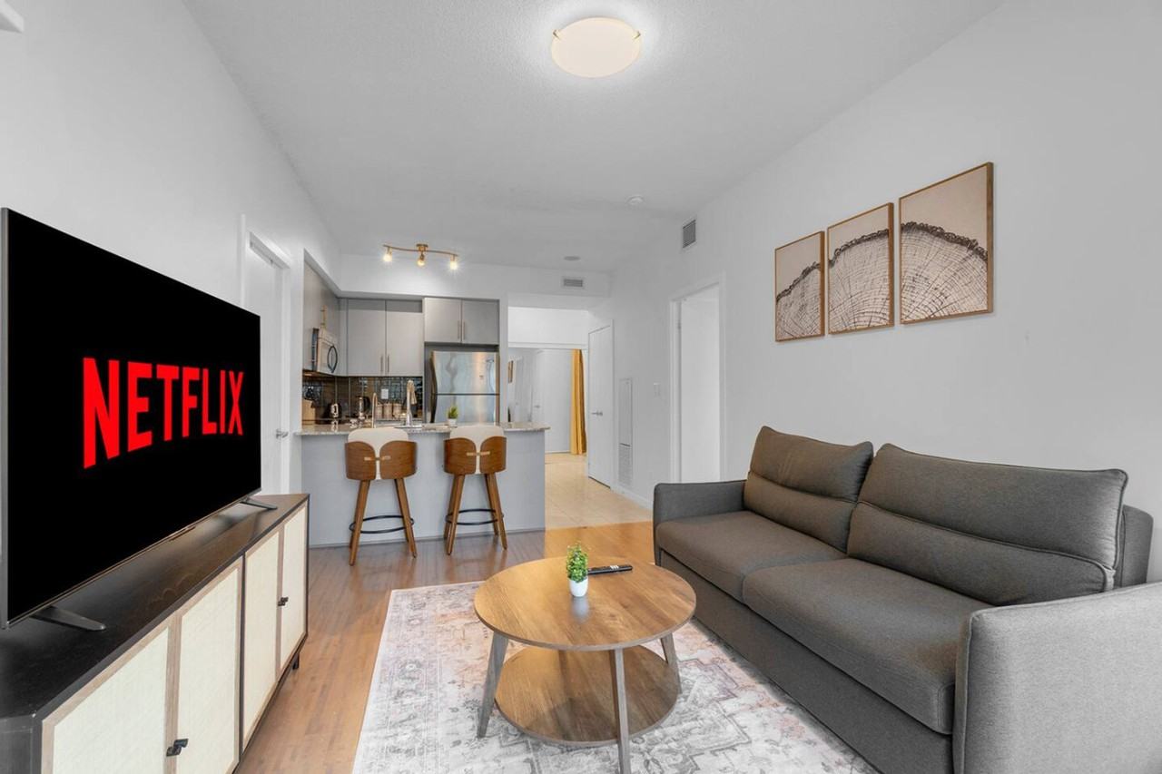 35 Bremner Blvd #1403806P - Photo 3 of 31