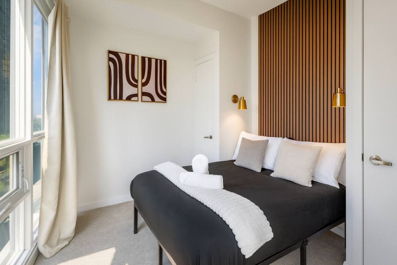 35 Bremner Blvd #1403806P - Photo 4 of 31