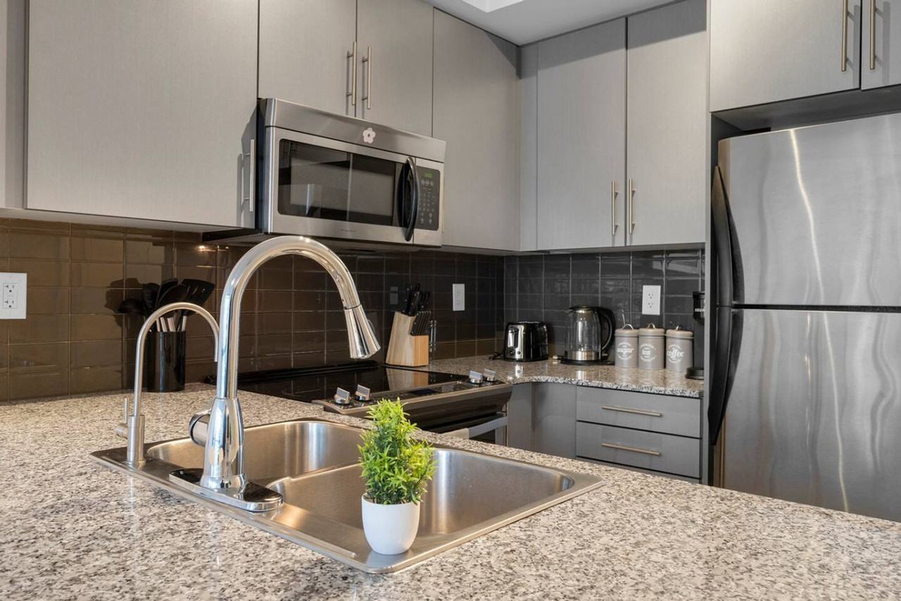 35 Bremner Blvd #1403806P - Photo 5 of 31