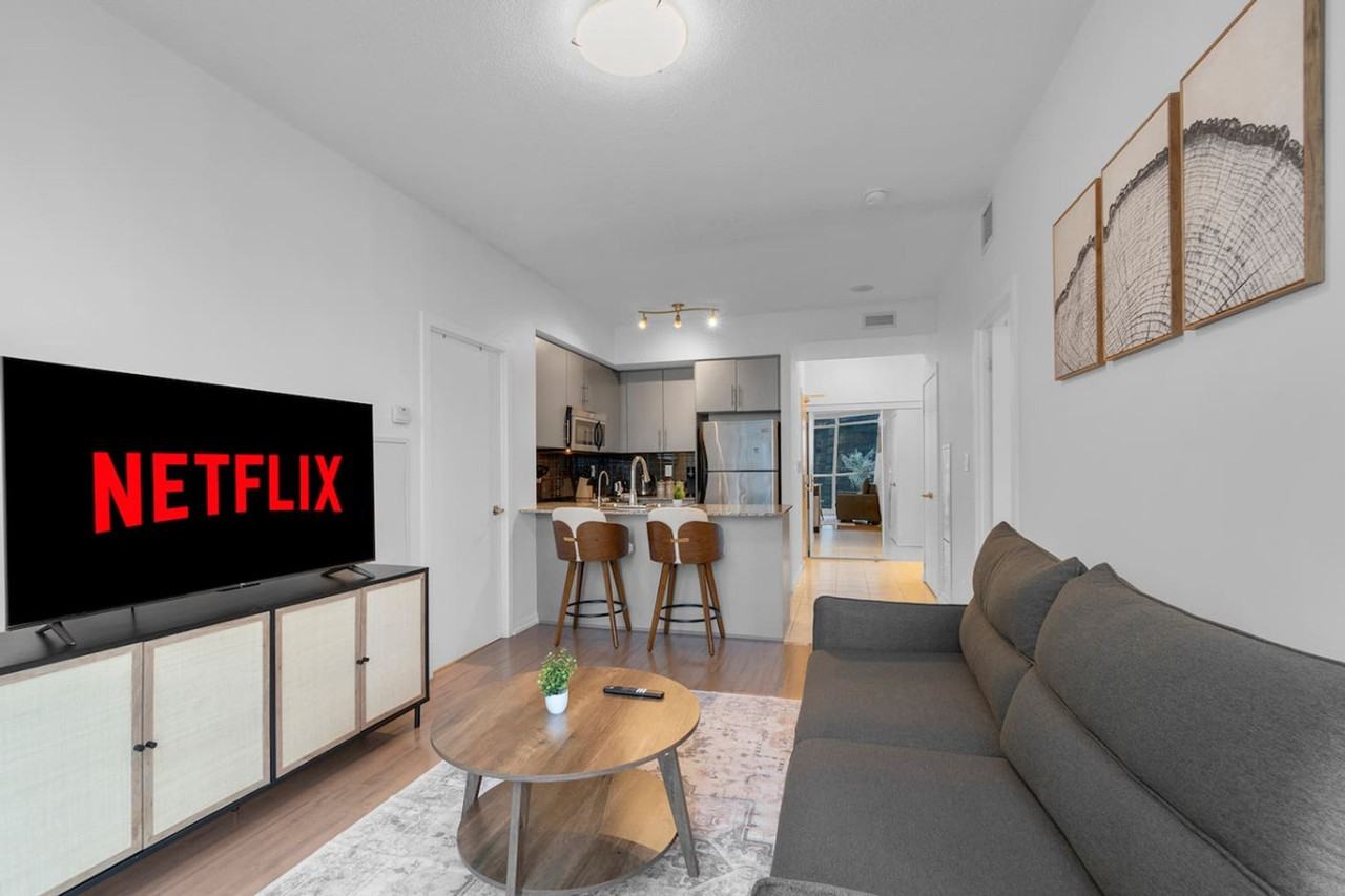 35 Bremner Blvd #1403806P - Photo 7 of 31