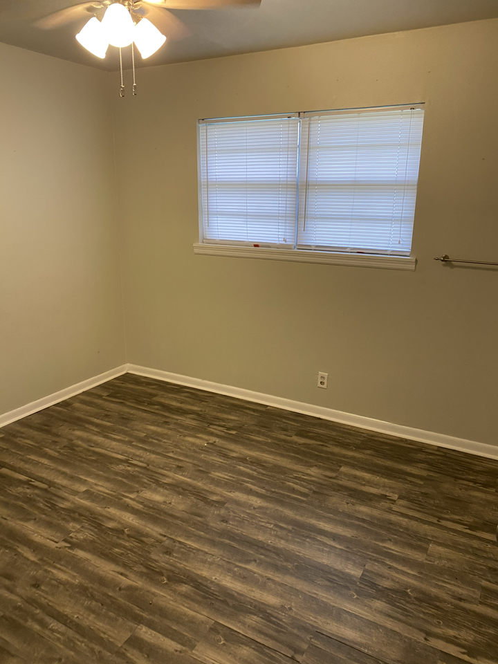 211 N Avenue T - Photo 4 of 12