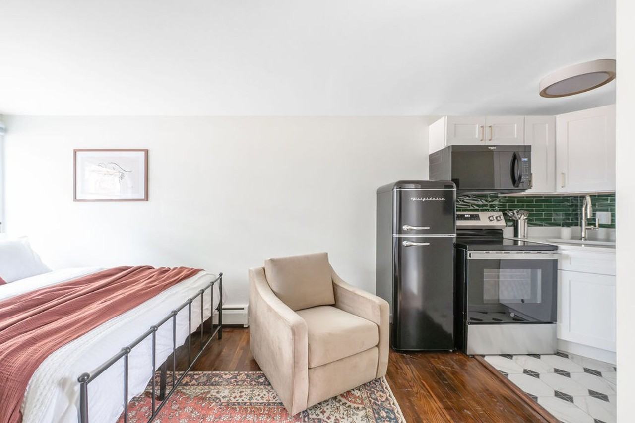 179 W Wilson St #1468340P - Photo 4 of 12