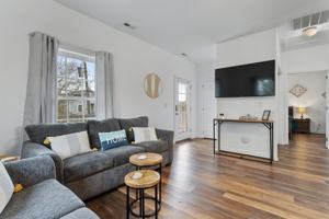 featured image of 343 Henderson Ave