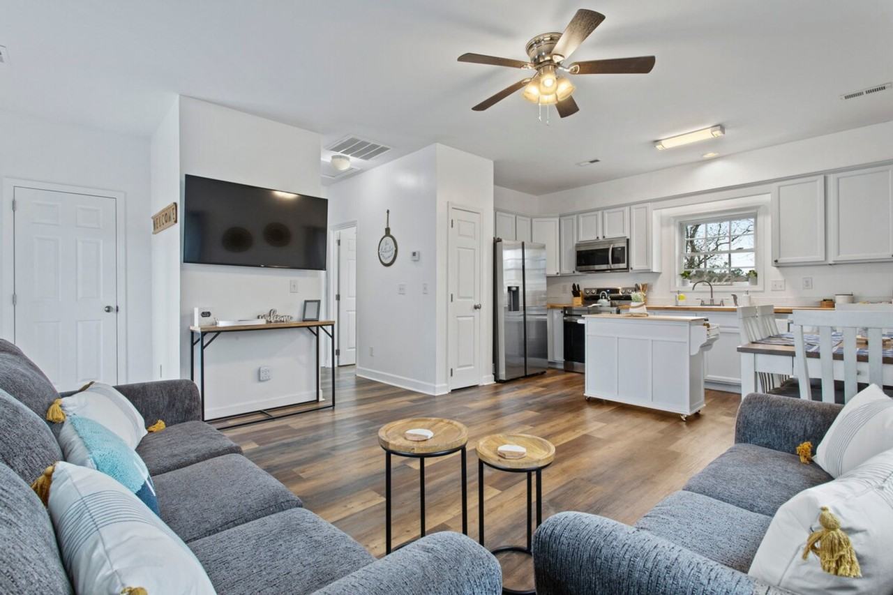 343 Henderson Ave #1473617P - Photo 4 of 19