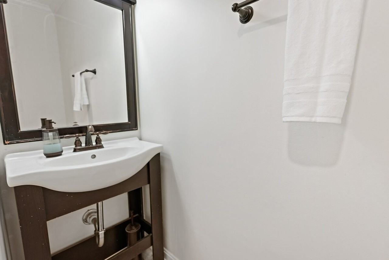 321 Senate Ct #1473424P - Photo 6 of 48