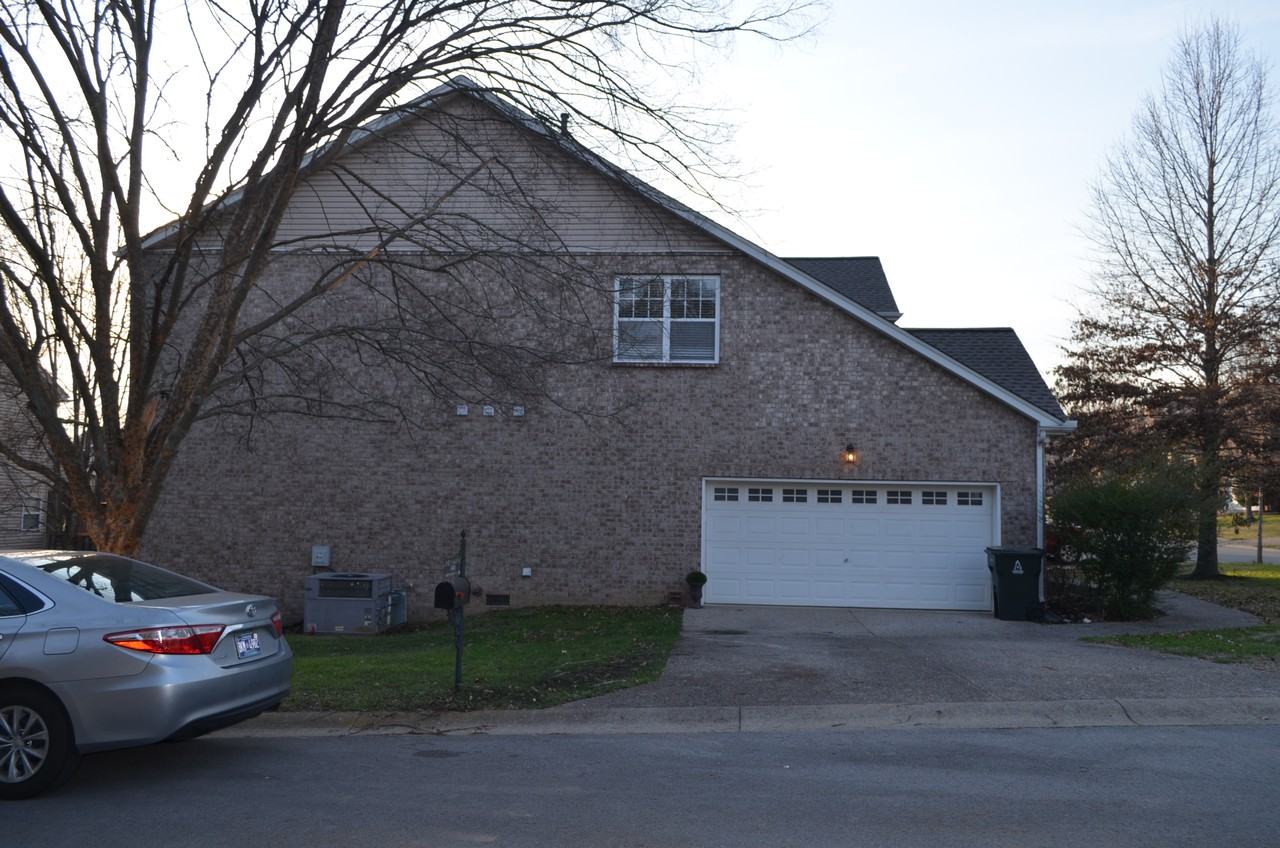 1401 Peppermint Ln - Photo 3 of 41