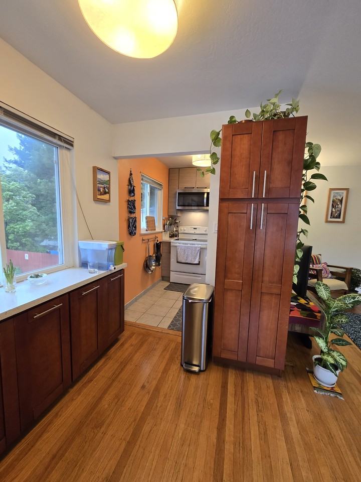 1381 Shattuck Ave #6 - Photo 7 of 19