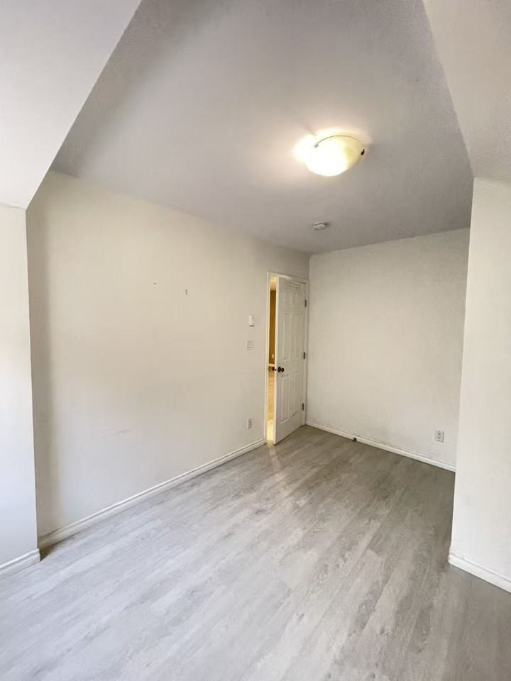 15600 109A Avenue - Photo 6 of 16