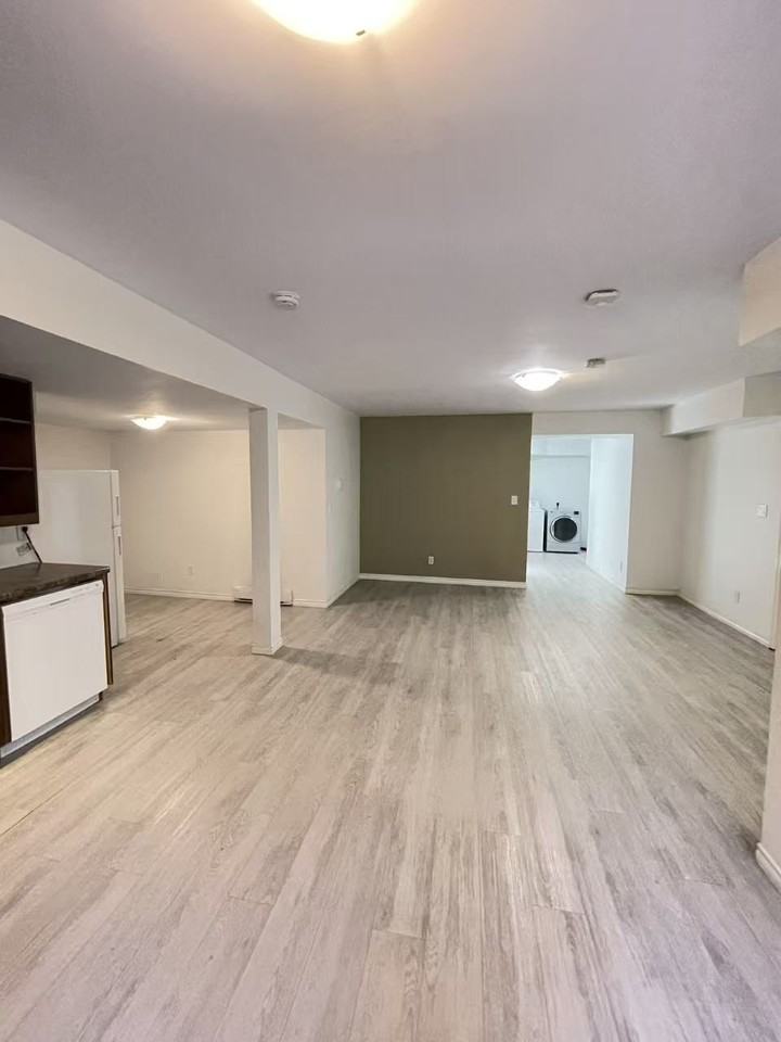 15600 109A Avenue - Photo 2 of 16