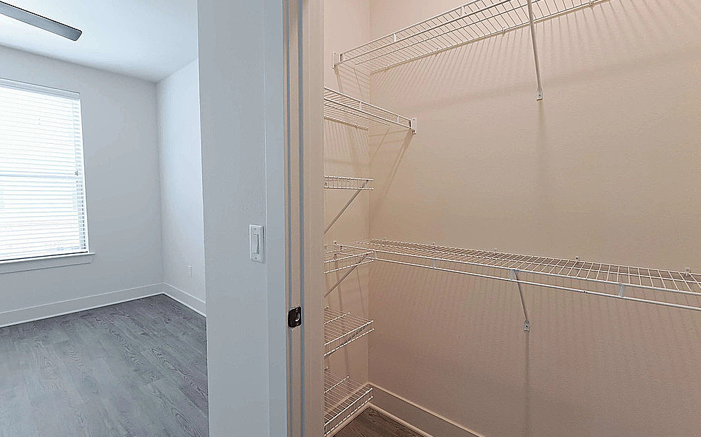 1165 Montgomery Boulevard - Photo 4 of 14