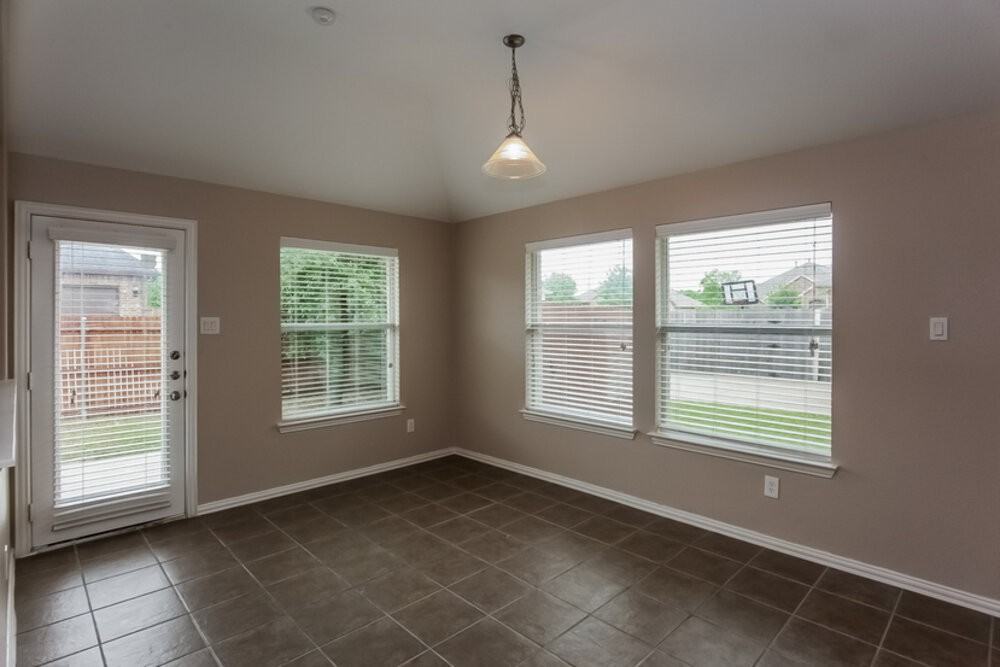 1141 Lakeside Dr - Photo 5 of 14