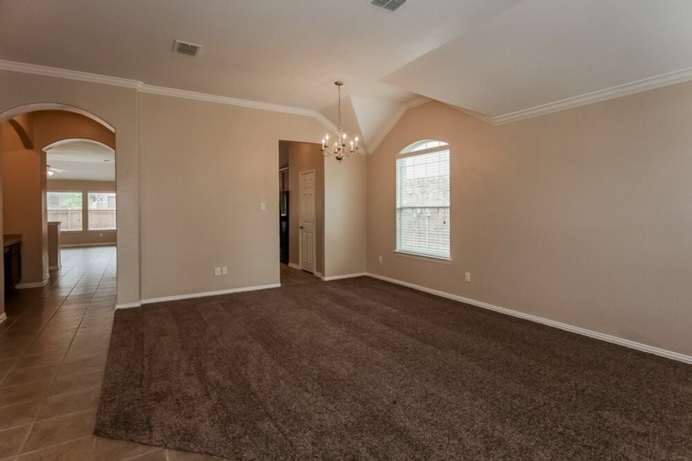 1141 Lakeside Dr - Photo 6 of 14