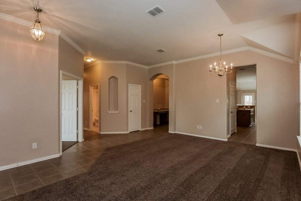 1141 Lakeside Dr - Photo 7 of 14