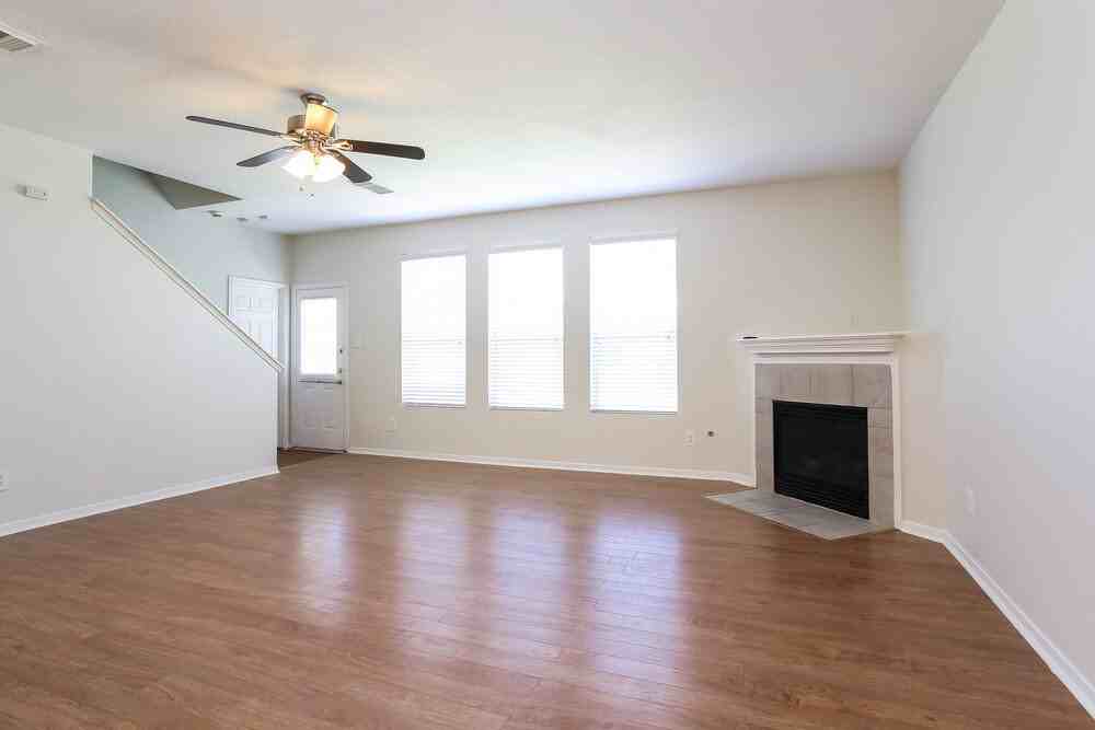 12131 English Brook Cir - Photo 2 of 15