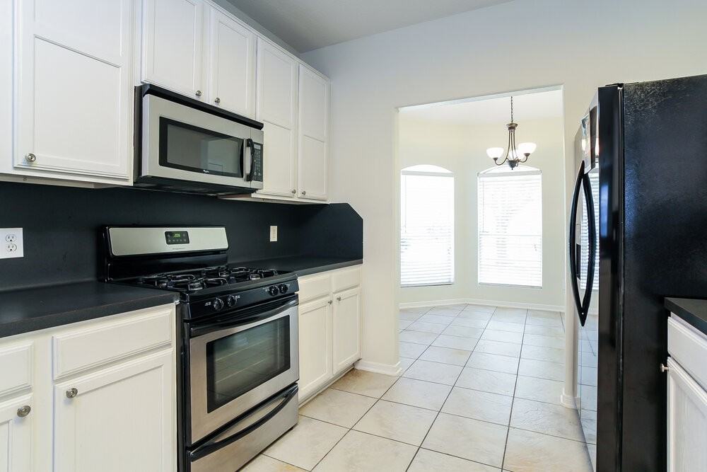 12131 English Brook Cir - Photo 4 of 15