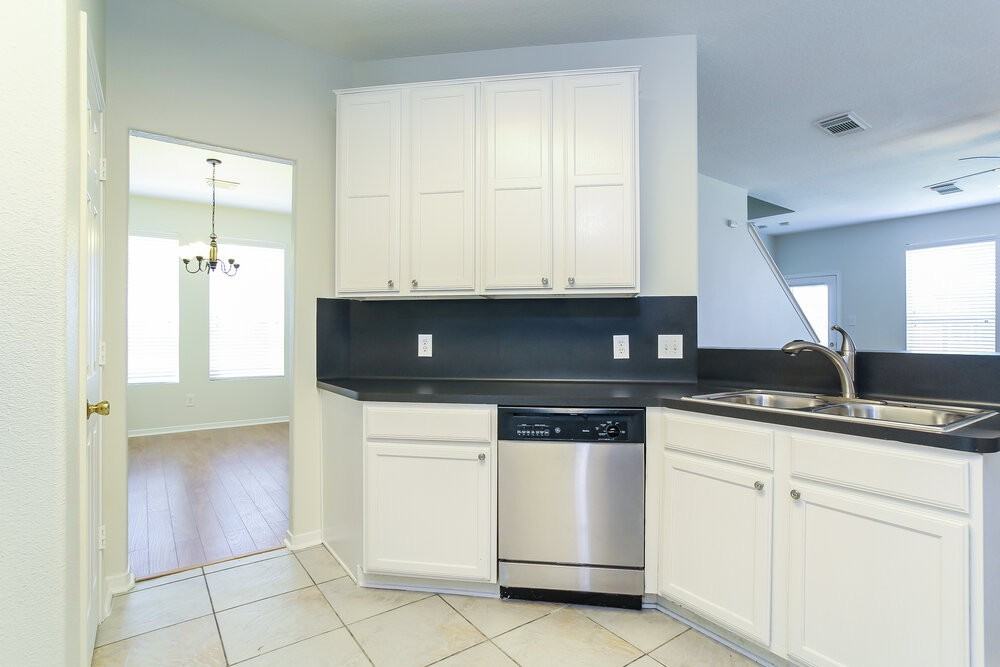 12131 English Brook Cir - Photo 5 of 15