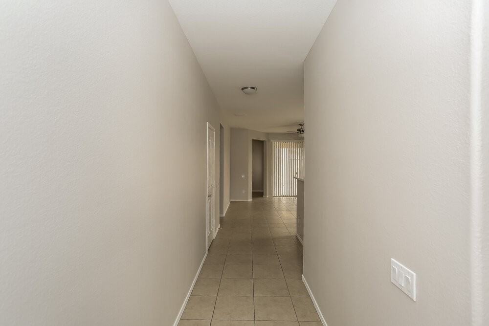 11722 W Lincoln St - Photo 3 of 16