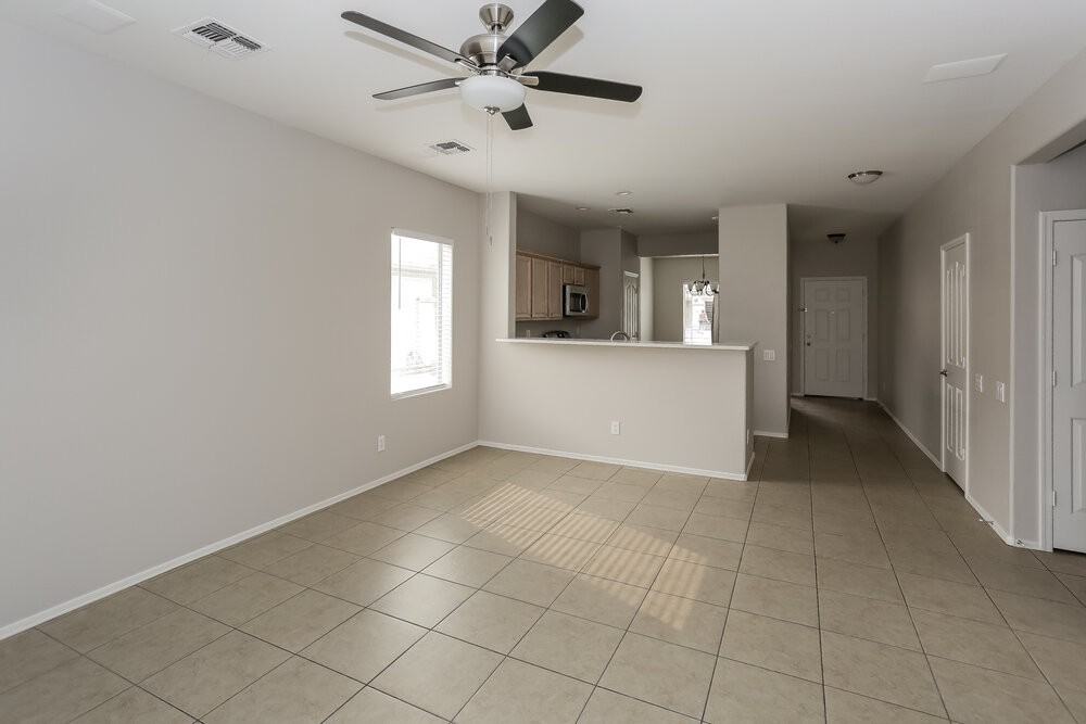 11722 W Lincoln St - Photo 5 of 16