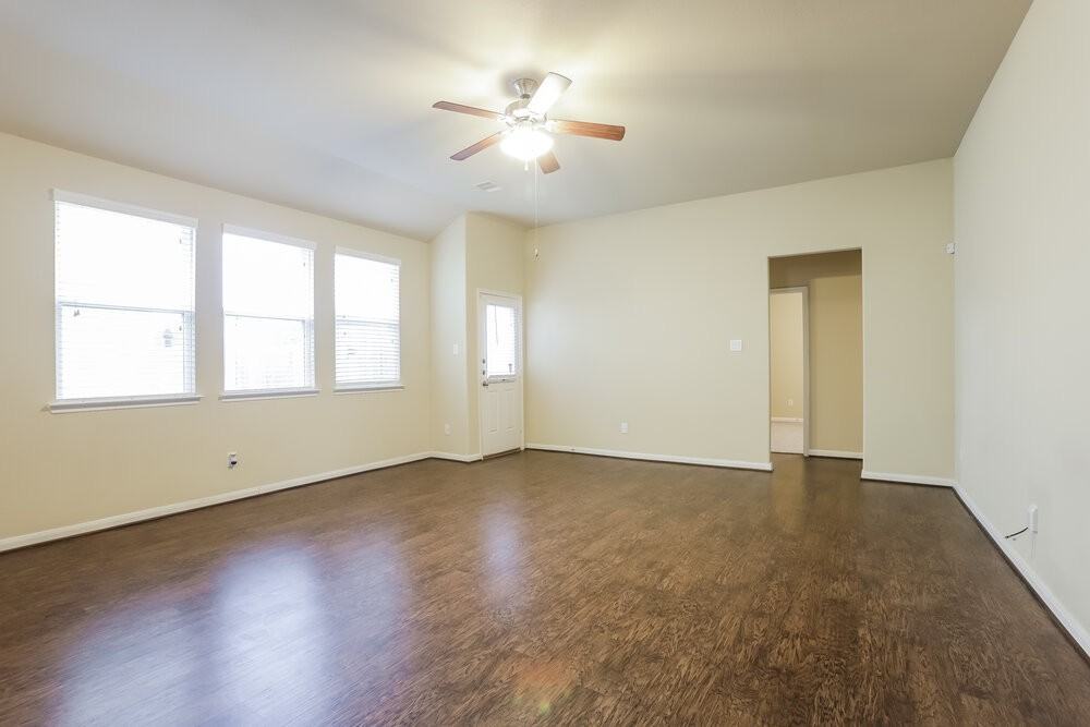 23703 Maple View Dr - Photo 3 of 16