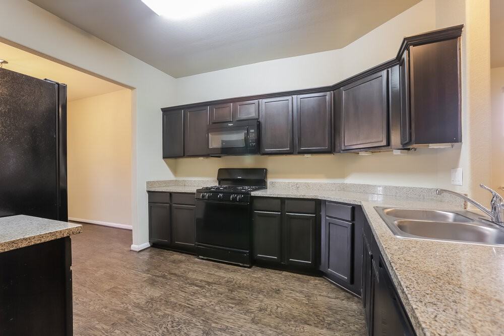 23703 Maple View Dr - Photo 6 of 16