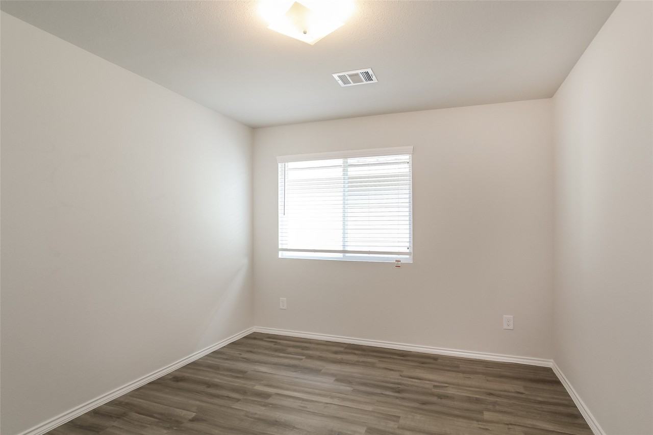 8706 Lar Ree Oaks Cir #8706 - Photo 2 of 14