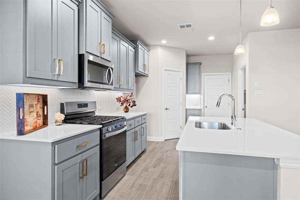 537 Pickett Creek Dr #537 - Photo 4 of 19