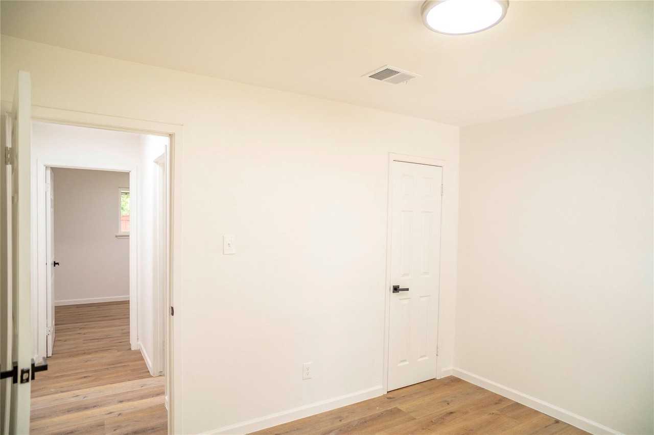 9214 Woodland Oaks Dr #9214 - Photo 2 of 32