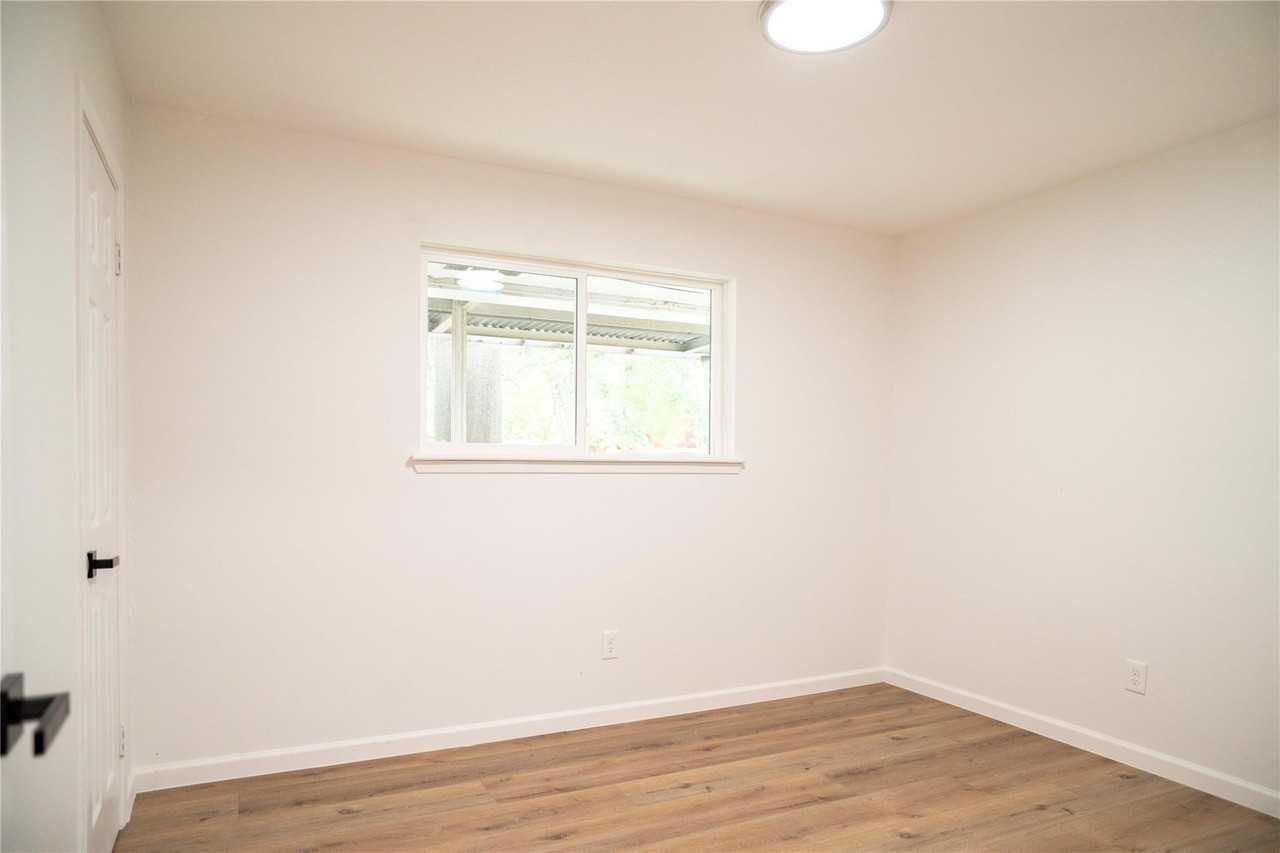 9214 Woodland Oaks Dr #9214 - Photo 6 of 32