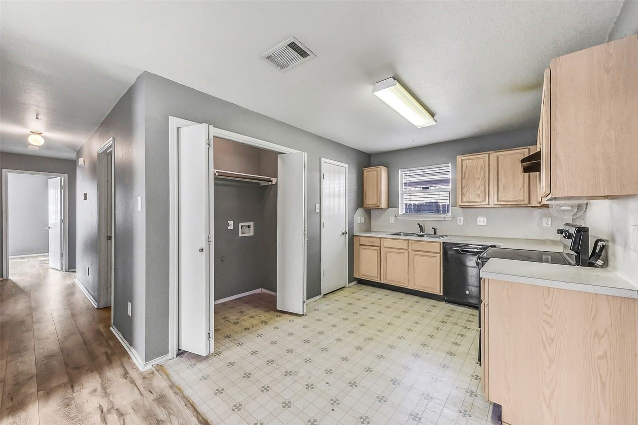 13518 Woodring Ct #13518 - Photo 5 of 30