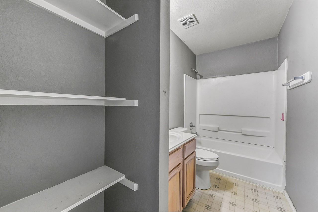 13518 Woodring Ct #13518 - Photo 6 of 30