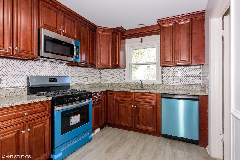 1203 Grant St - Photo 2 of 10